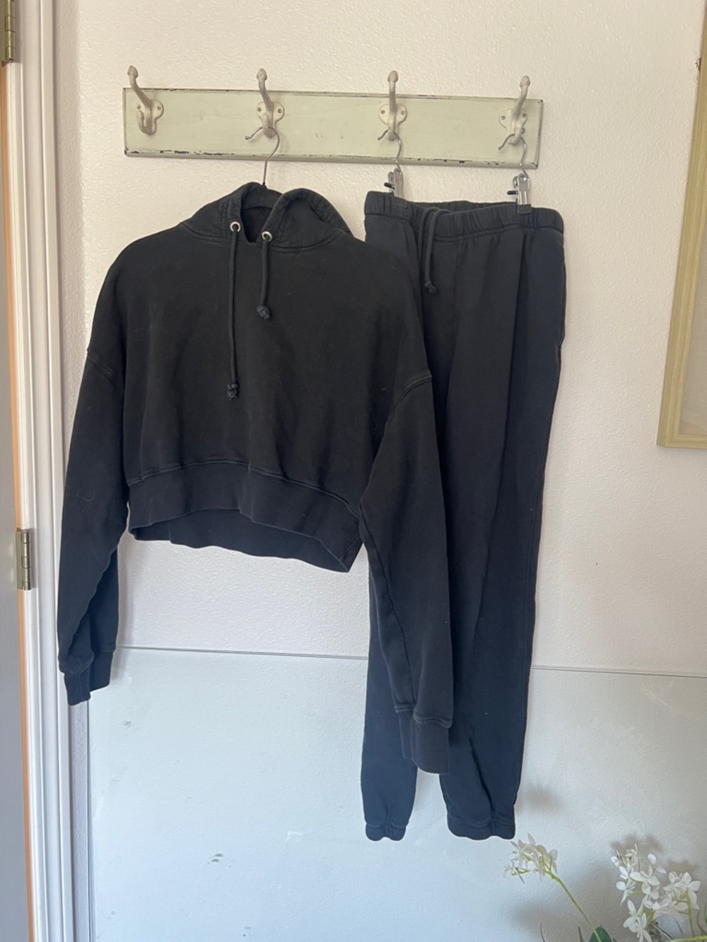 Good American Cropped Hoodie and Boyfriend Jogger Set Black